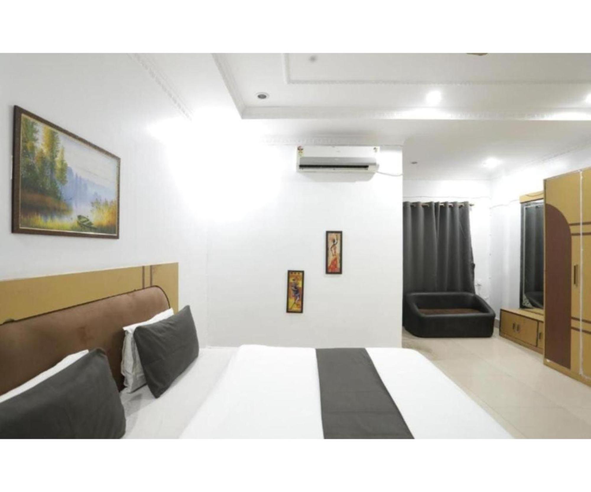 Day S Inn Luxury Stay Near Care Hospital In Budget Friendly Price Best Seller Μπουμπάνεσβαρ Εξωτερικό φωτογραφία