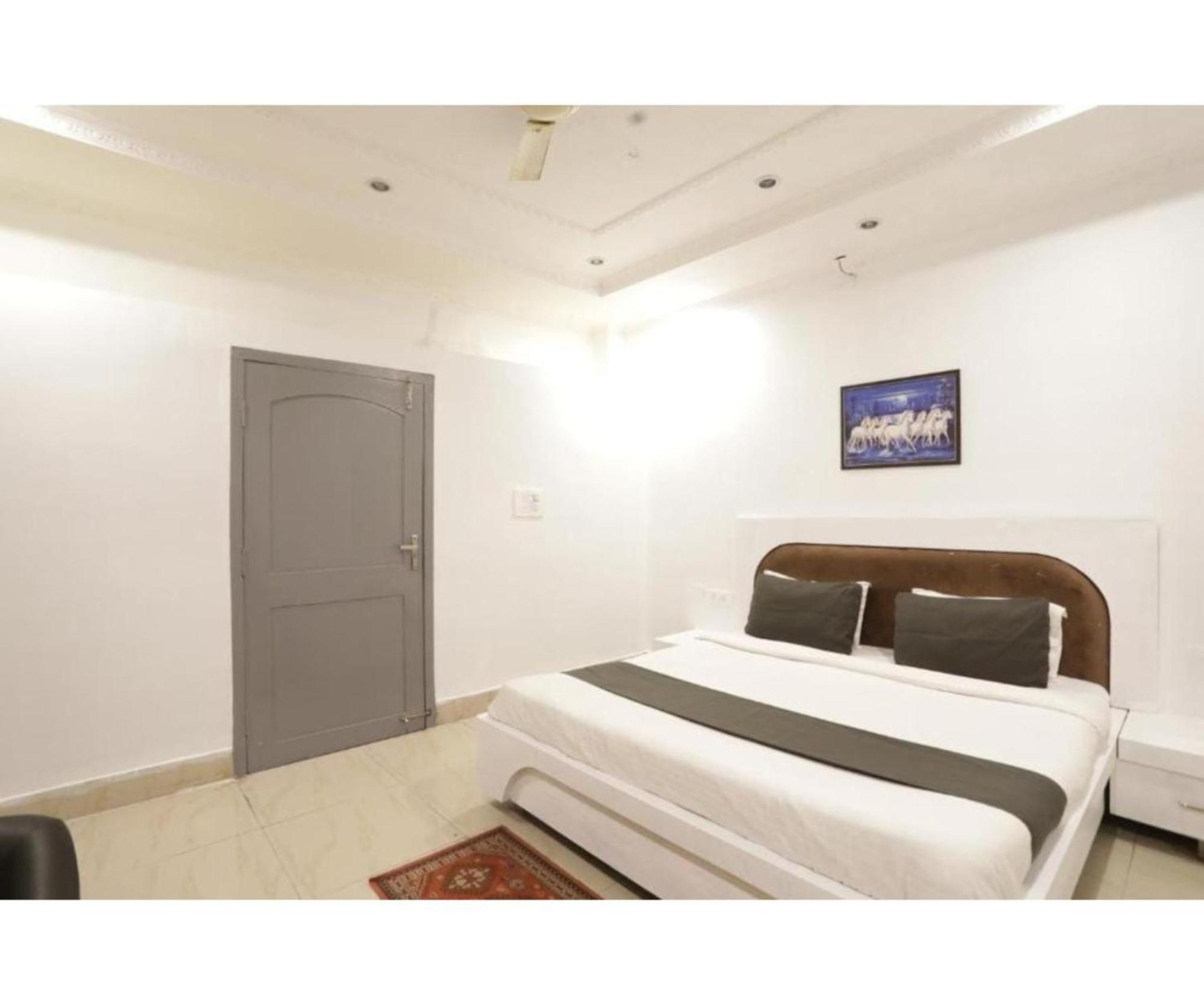 Day S Inn Luxury Stay Near Care Hospital In Budget Friendly Price Best Seller Μπουμπάνεσβαρ Εξωτερικό φωτογραφία