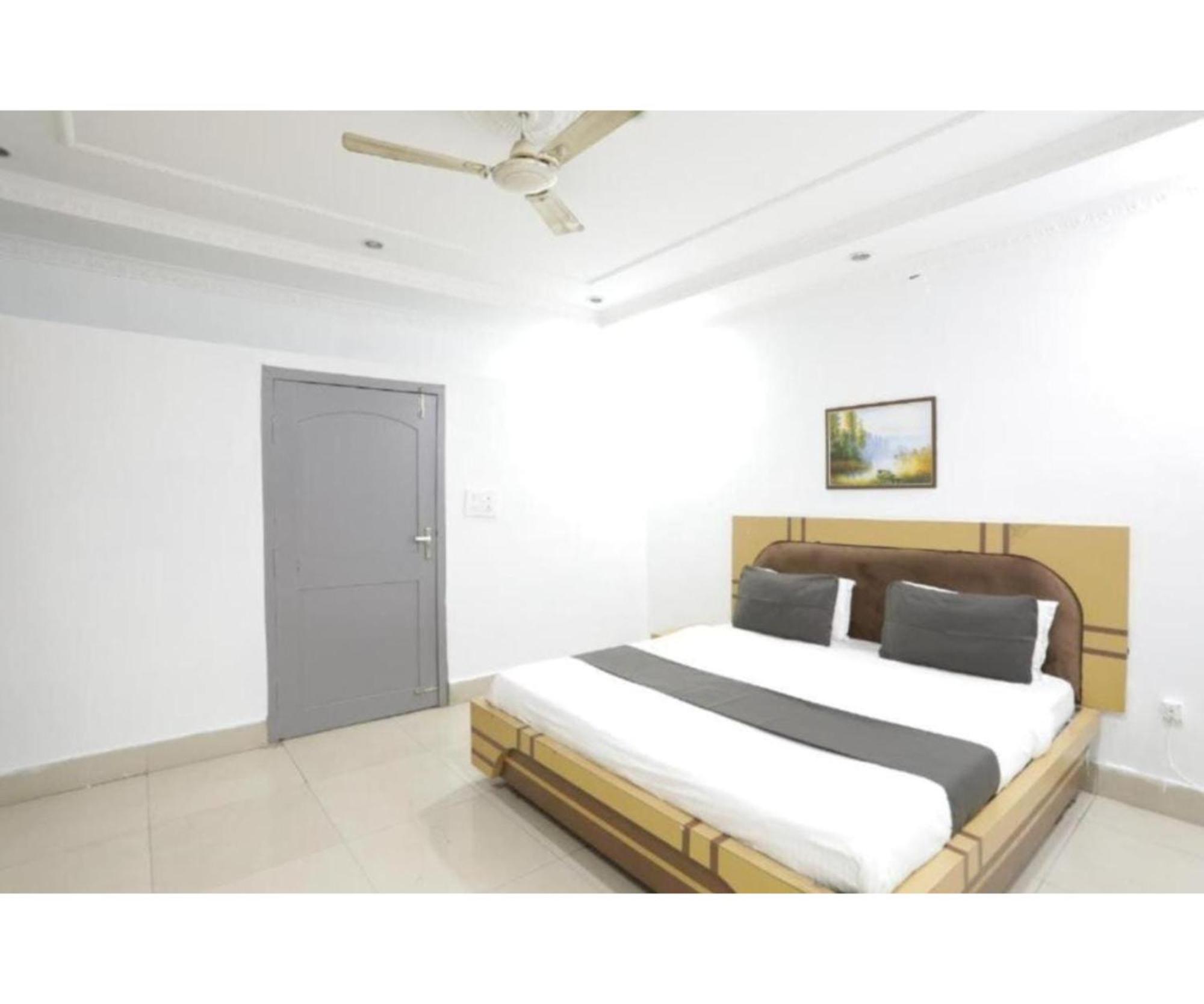 Day S Inn Luxury Stay Near Care Hospital In Budget Friendly Price Best Seller Μπουμπάνεσβαρ Εξωτερικό φωτογραφία