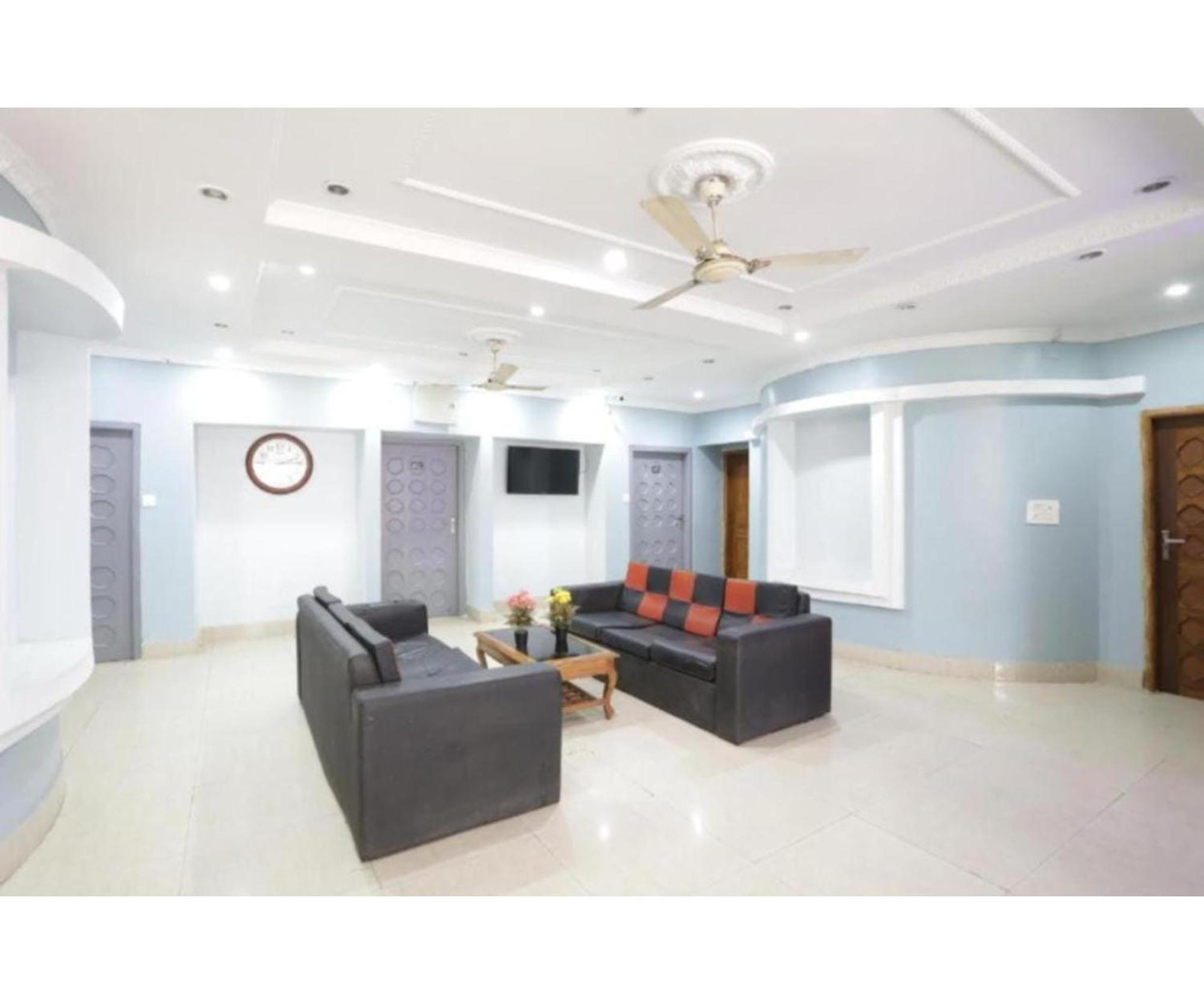 Day S Inn Luxury Stay Near Care Hospital In Budget Friendly Price Best Seller Μπουμπάνεσβαρ Εξωτερικό φωτογραφία