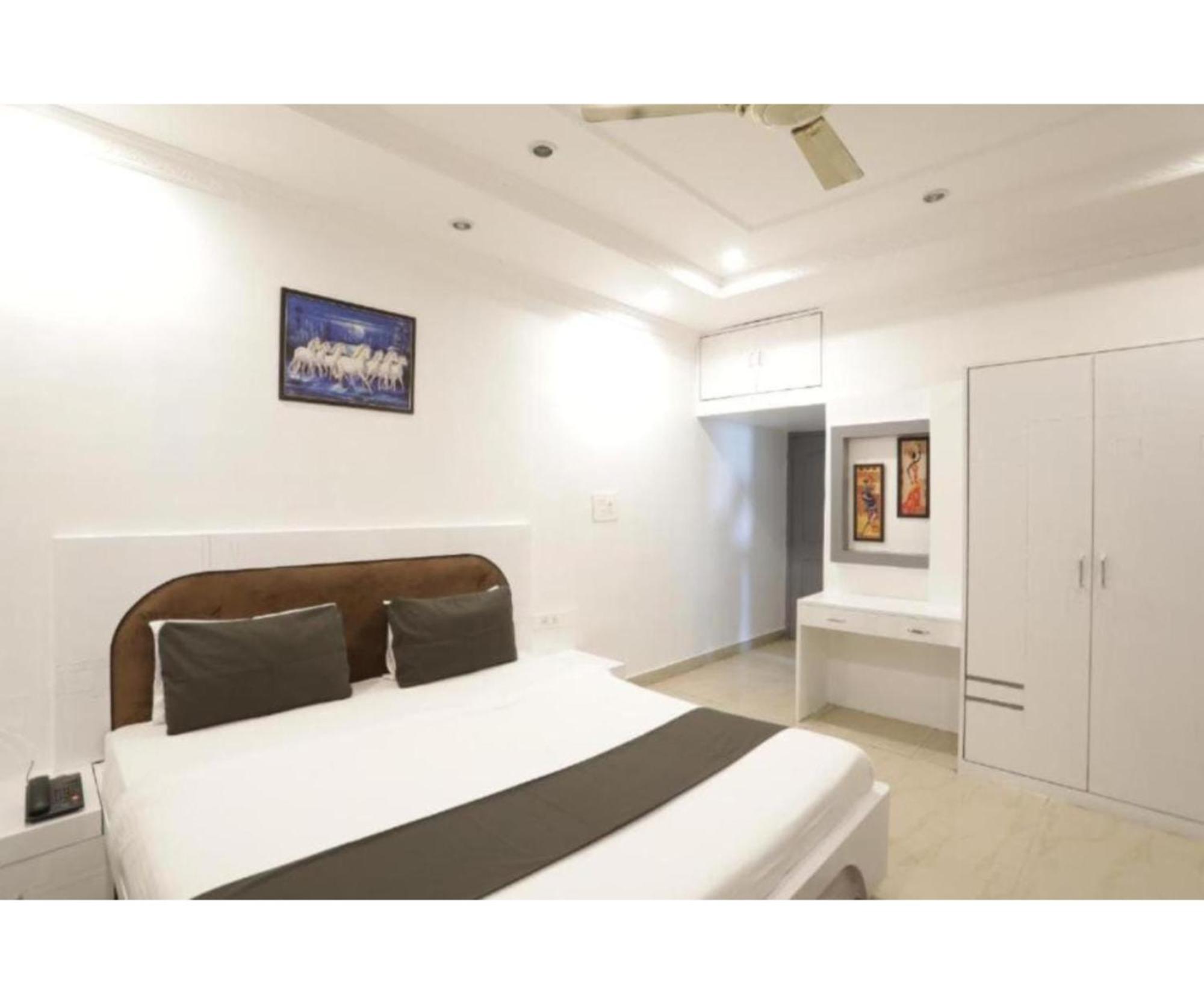 Day S Inn Luxury Stay Near Care Hospital In Budget Friendly Price Best Seller Μπουμπάνεσβαρ Εξωτερικό φωτογραφία