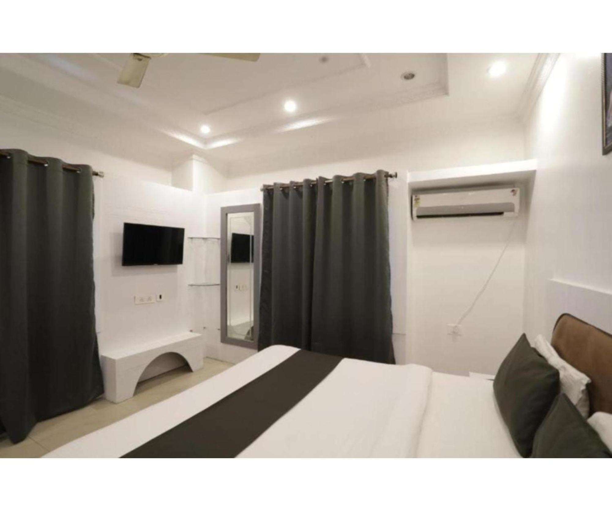 Day S Inn Luxury Stay Near Care Hospital In Budget Friendly Price Best Seller Μπουμπάνεσβαρ Εξωτερικό φωτογραφία