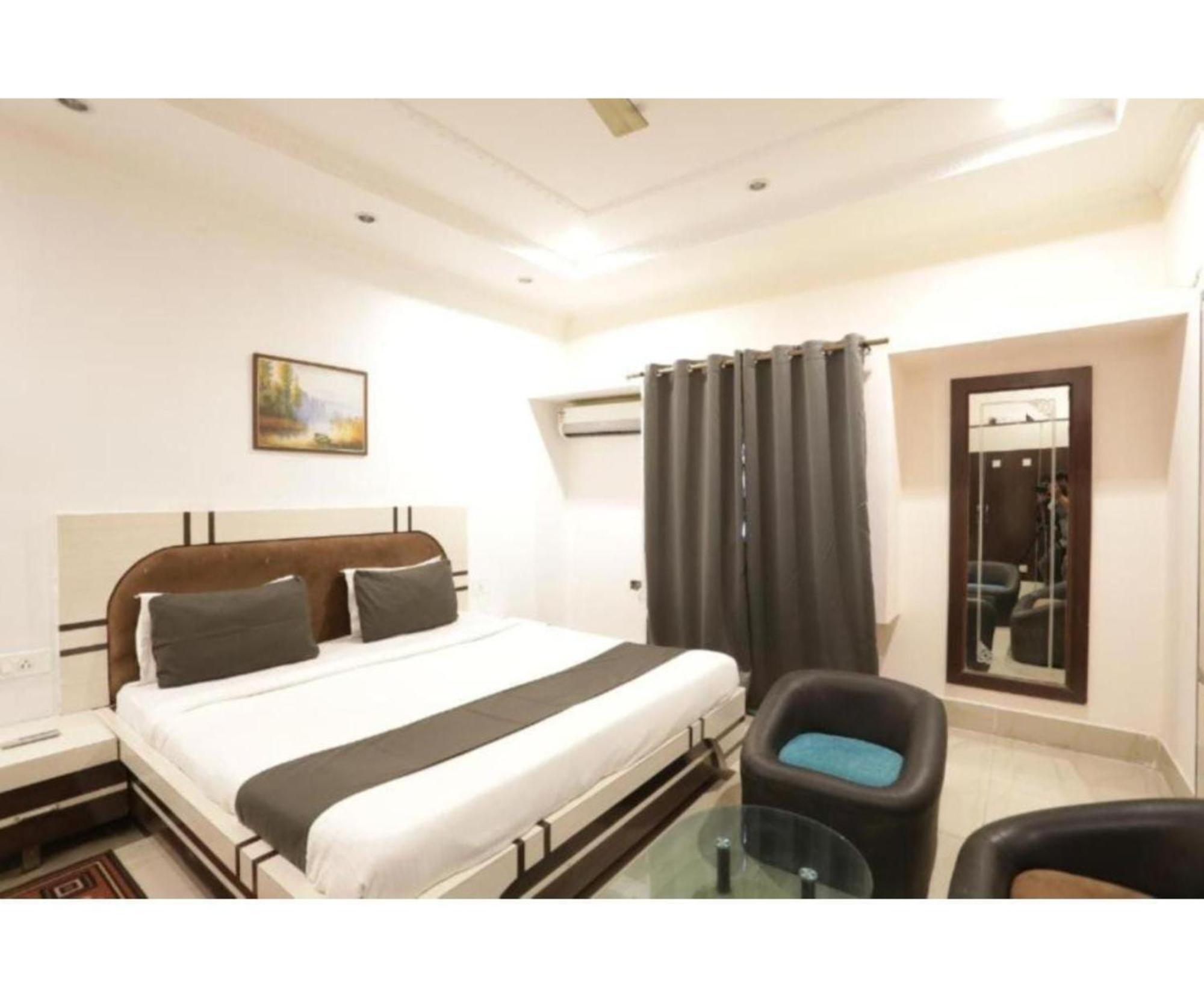 Day S Inn Luxury Stay Near Care Hospital In Budget Friendly Price Best Seller Μπουμπάνεσβαρ Εξωτερικό φωτογραφία