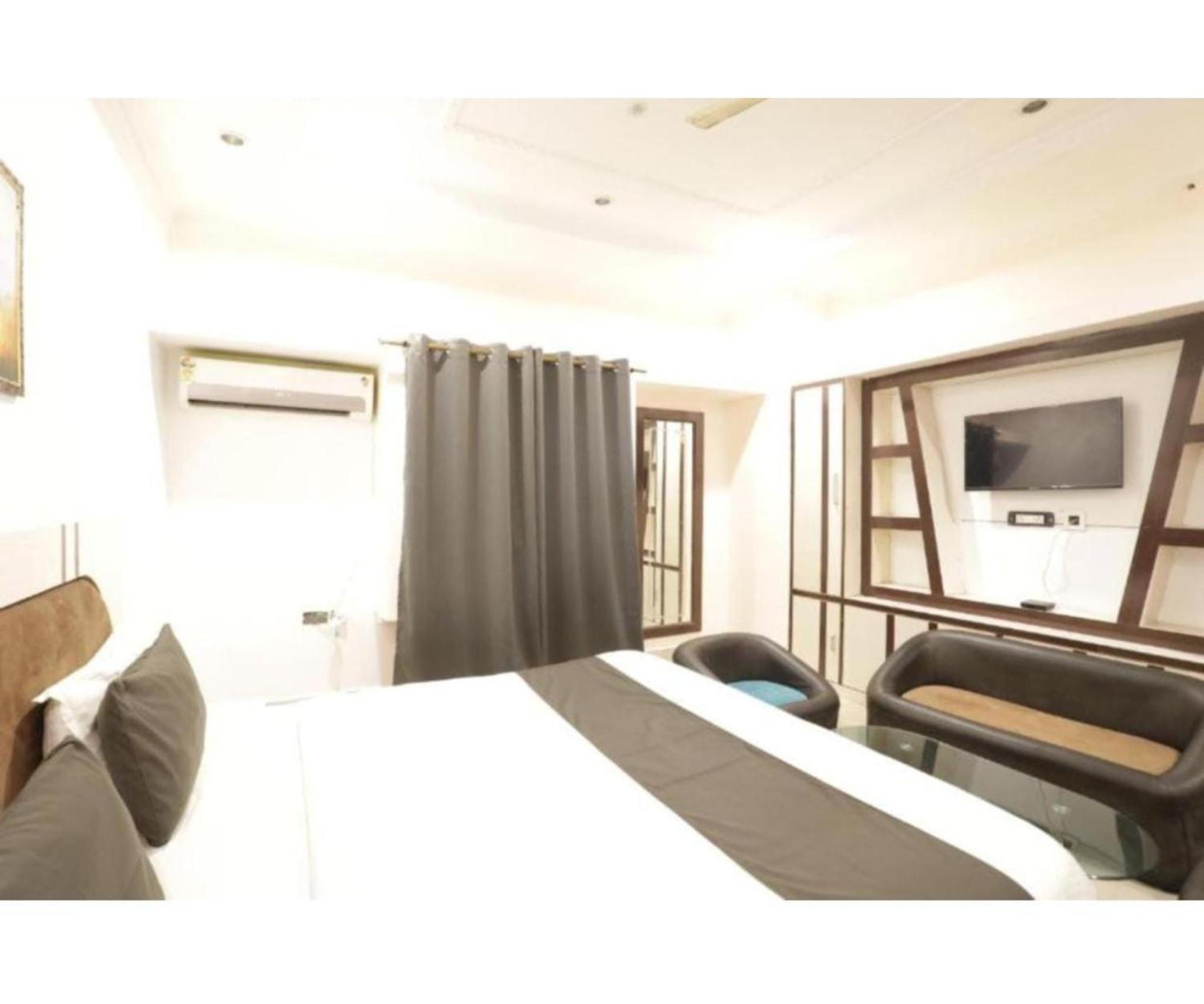 Day S Inn Luxury Stay Near Care Hospital In Budget Friendly Price Best Seller Μπουμπάνεσβαρ Εξωτερικό φωτογραφία