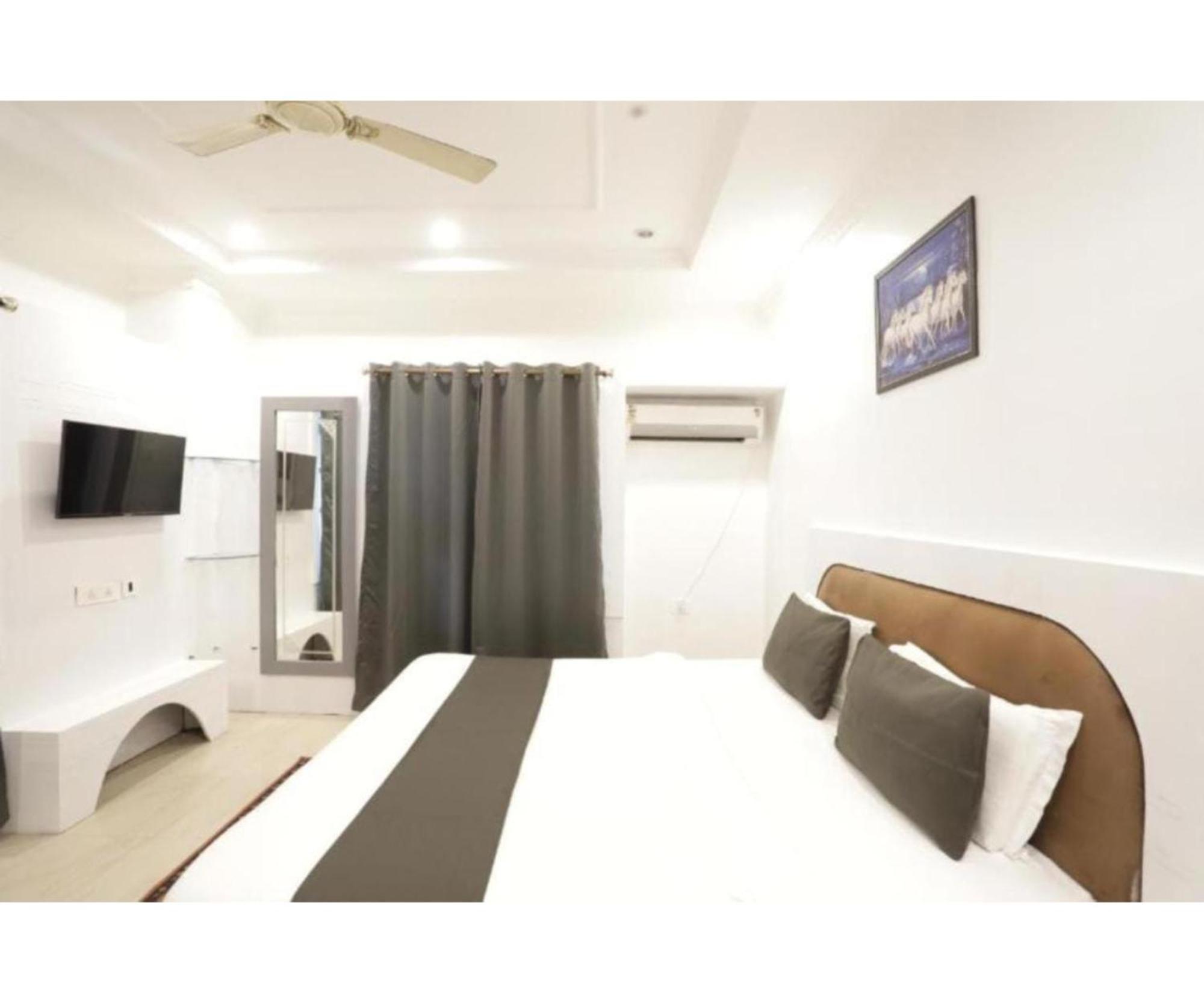 Day S Inn Luxury Stay Near Care Hospital In Budget Friendly Price Best Seller Μπουμπάνεσβαρ Εξωτερικό φωτογραφία