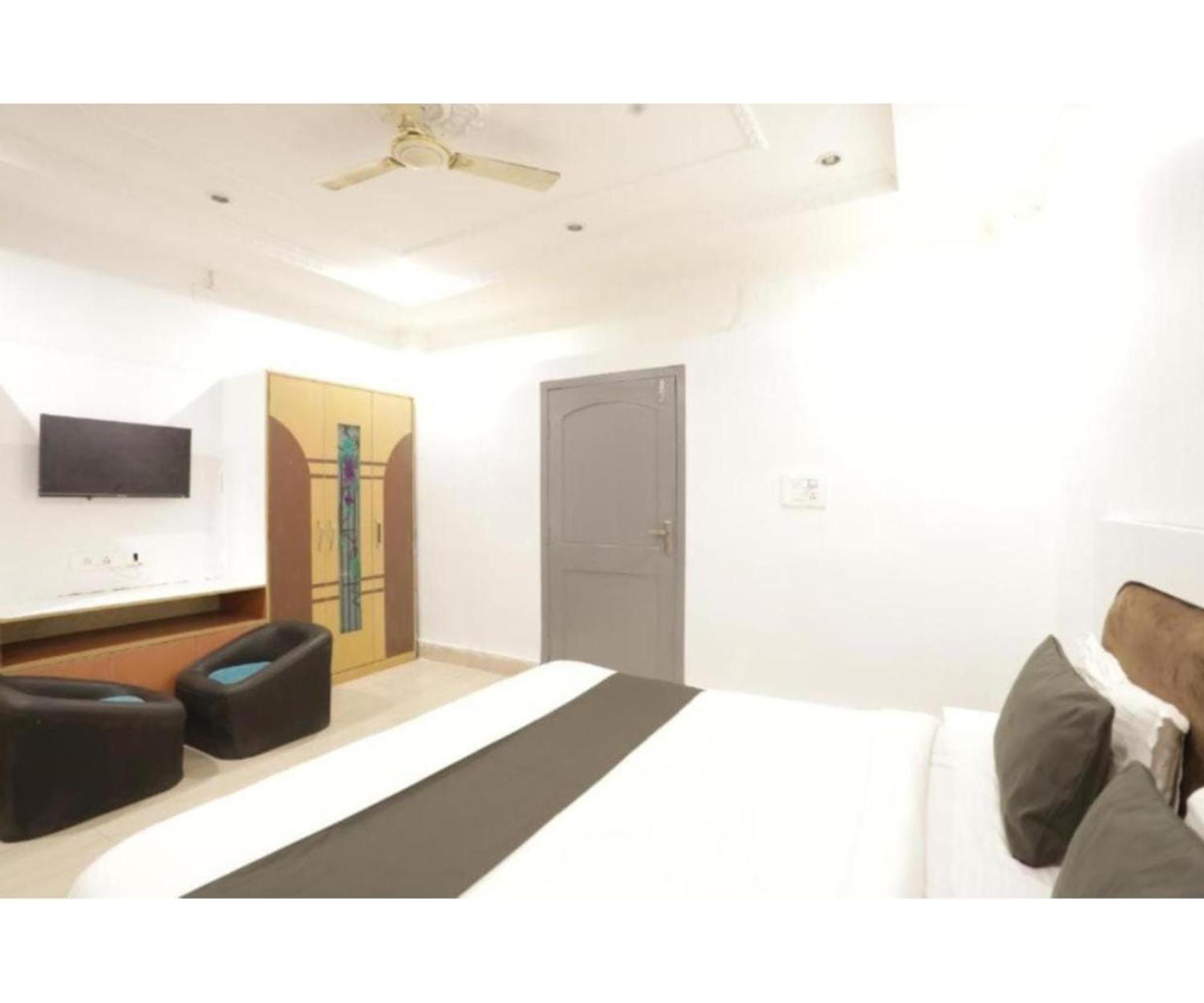 Day S Inn Luxury Stay Near Care Hospital In Budget Friendly Price Best Seller Μπουμπάνεσβαρ Εξωτερικό φωτογραφία