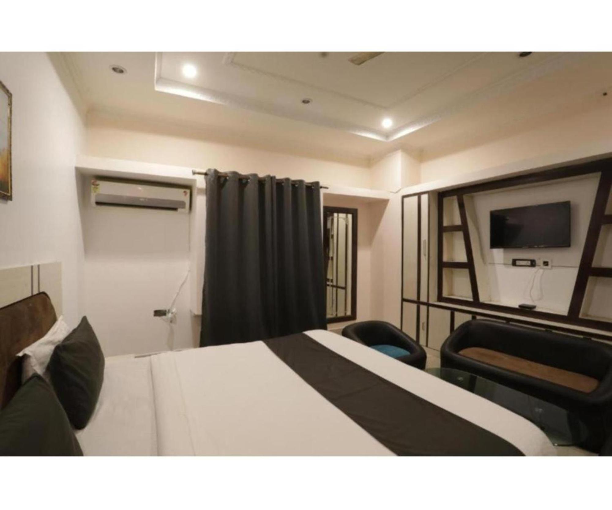 Day S Inn Luxury Stay Near Care Hospital In Budget Friendly Price Best Seller Μπουμπάνεσβαρ Εξωτερικό φωτογραφία