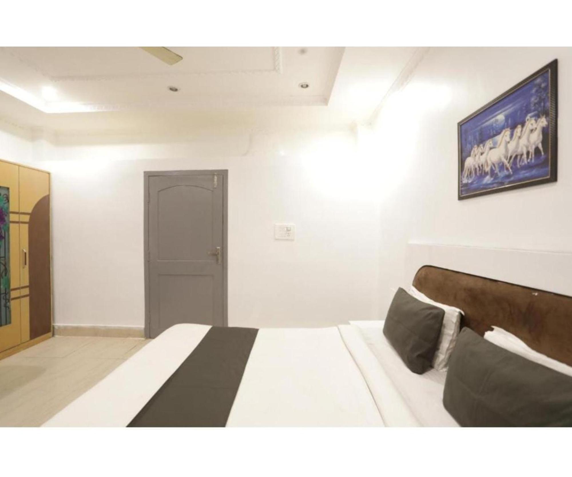 Day S Inn Luxury Stay Near Care Hospital In Budget Friendly Price Best Seller Μπουμπάνεσβαρ Εξωτερικό φωτογραφία